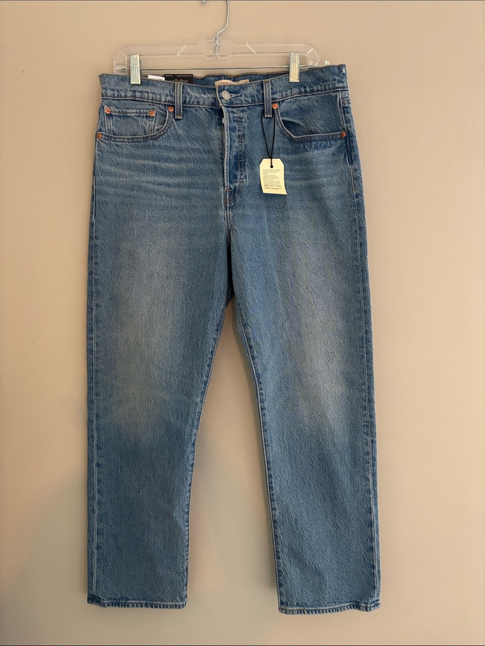 Levi's Wedgie Straight Women's Straight Leg Jeans in Light Blue Wash